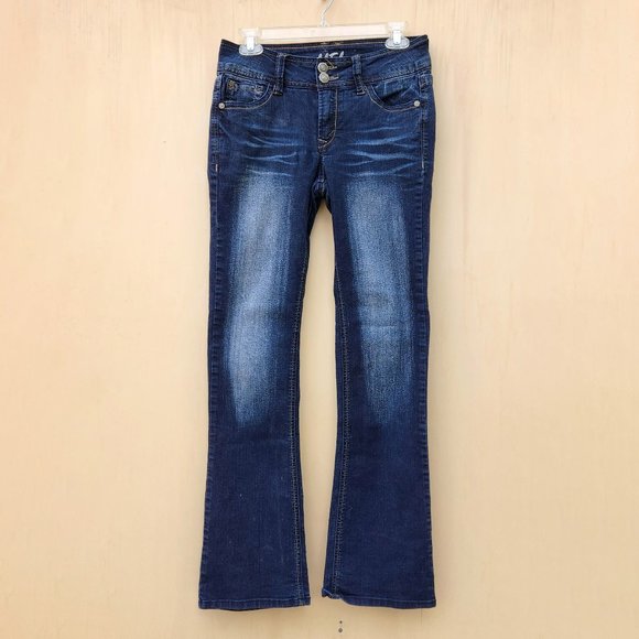 Wallflower Denim - NWOT Wallflower Dark Wash Boot Cut Stretch Distressed Jeans - Size 7